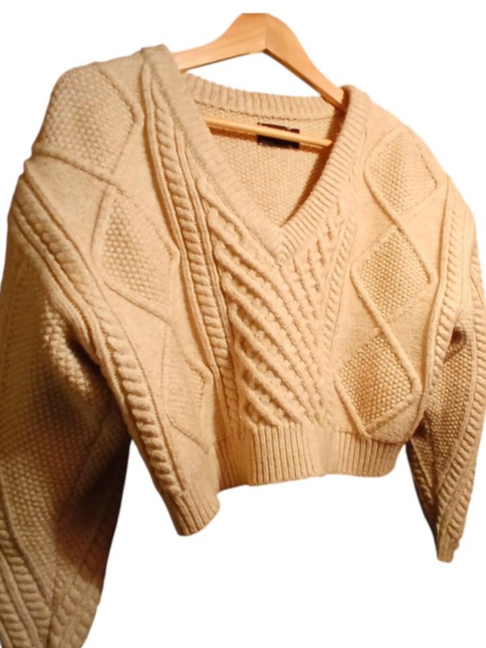 ASOS DESIGN Golden Tan Crop V-Neck Sweater - EUC